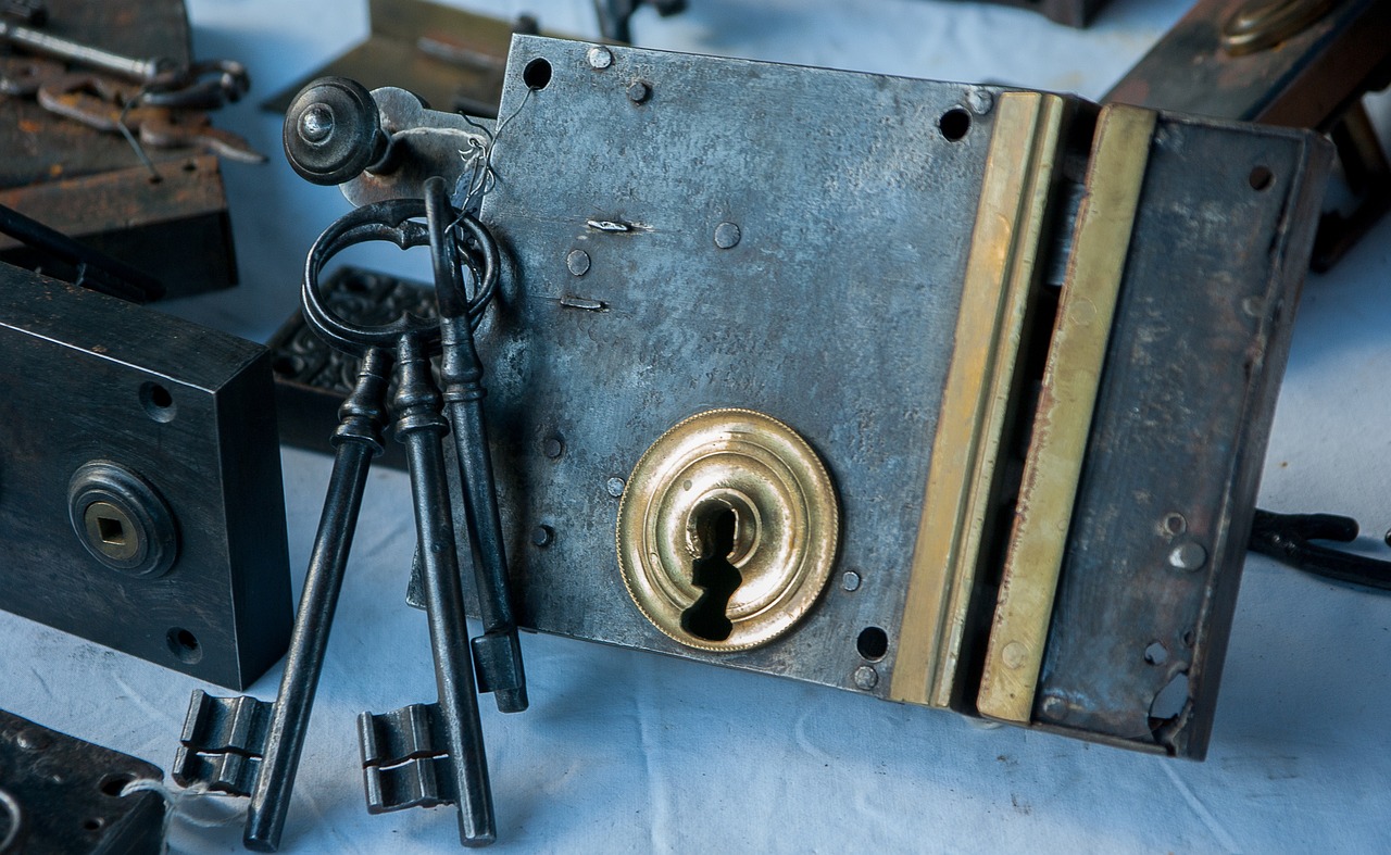 flea market, lock, keys